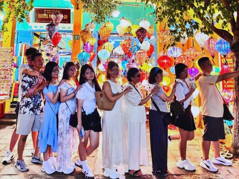 Khách trải nghiệm Tour Đà Nẵng - Hội An do Đà Nẵng Best tổ chức