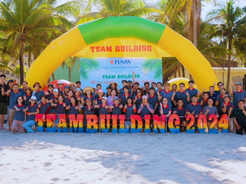 Khách trải nghiệm Tour Team Building ở Đà Nẵng do Đà Nẵng Best tổ chức