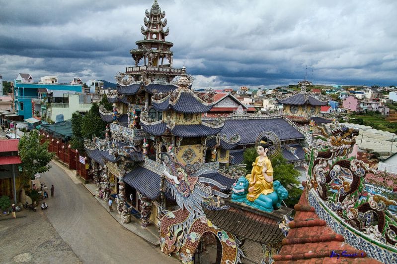 Chùa Linh Phước Đà Lạt ngôi chùa Linh Phước với những hình ảnh rồng phượng và mái ngói xanh ngọc bích