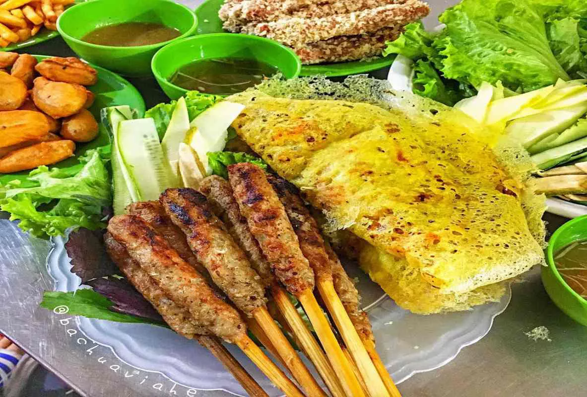Ăn vặt Đà Lạt - món bánh xèo cùng nem nướng Ăn vặt Đà Lạt - món bánh xèo cùng với nem nướng hấp dẫn