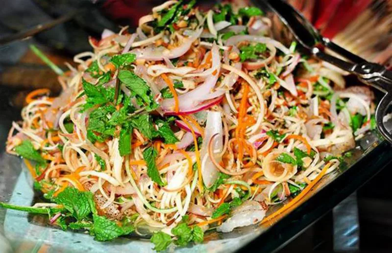Ăn vặt Đà Lạt - món gỏi hoa chuối Ăn vặt Đà Lạt - món gỏi chuối dân dã quen thuộc