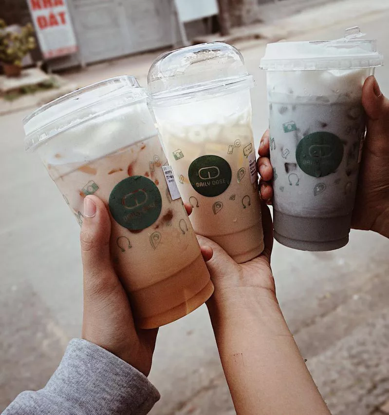 Trà sữa - thức uống không thể thiếu của các thánh khi đi ăn vặt Trà sữa - thức uống ngon không thể thiếu của các thánh khi đi ăn vặt