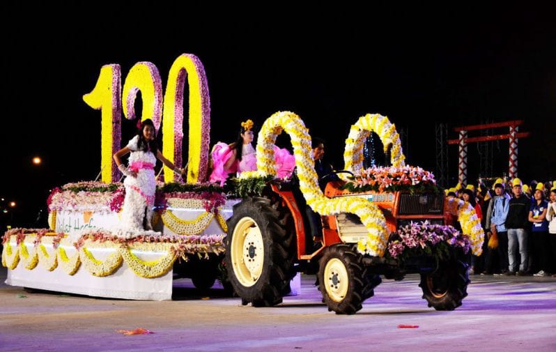 Festival hoa Đà Lạt 2017 dự kiến sẽ có chương trình diễu hành hoa trên oàn thành phố. xe dieu hanh festival hoa da lat