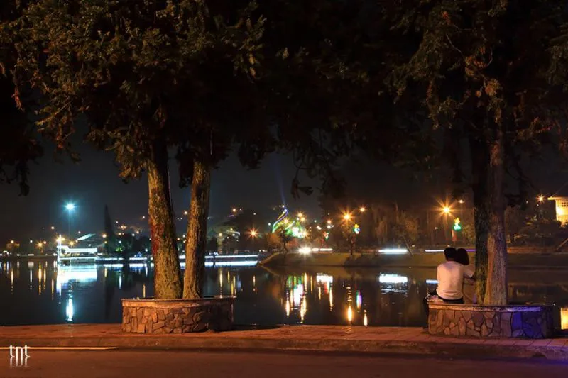 Hồ xuân huong đà lạt vê đêm