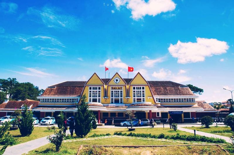 Ga Đà Lạt trong nắng Nhà ga đà lạt trong nắng mai