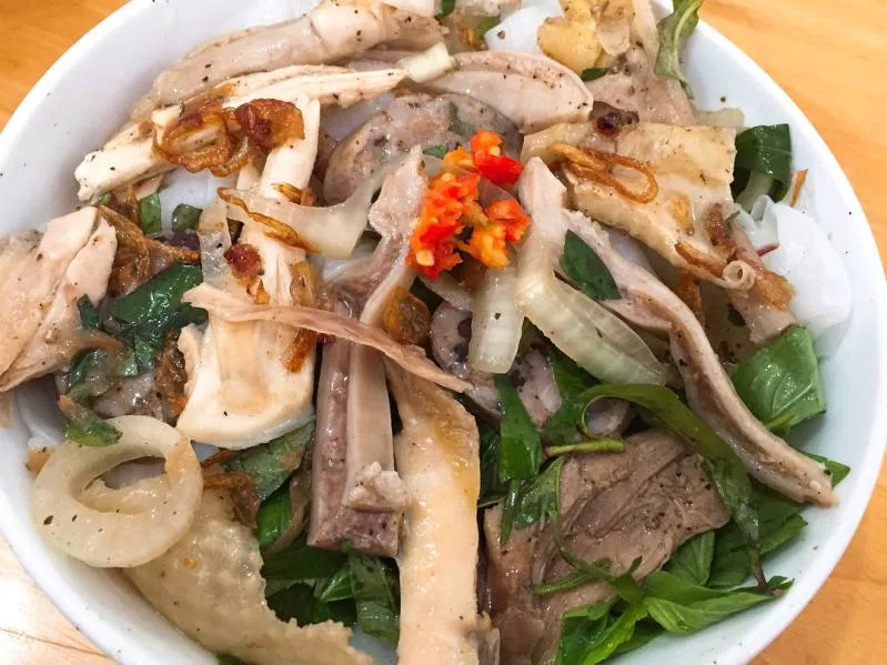 Quán bánh ướt lòng gà Long ở Đà Lạt
