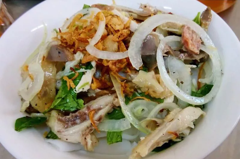Món bánh ướt lòng gà tại quán Hằng 68 Bánh ướt lòng gà Hằng Đà Lạt