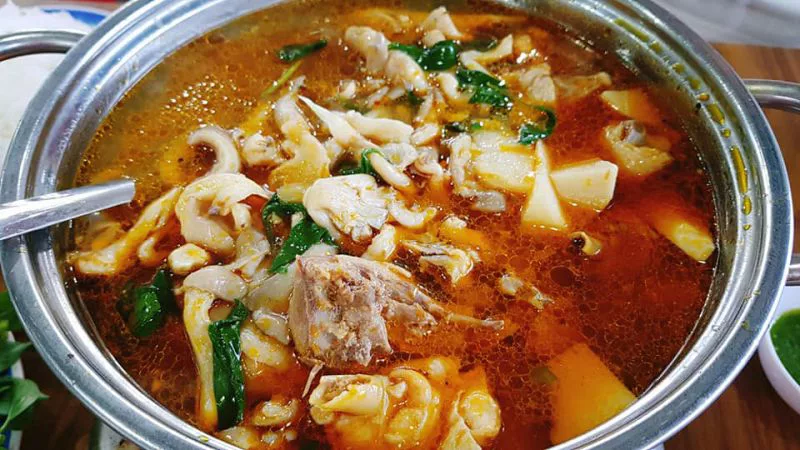 Món lẩu gà lá é 668 Đà Lạt Đặc sản lẩu gà lá é Đà Lạt ở quán 668 ở tại Đà Lạt