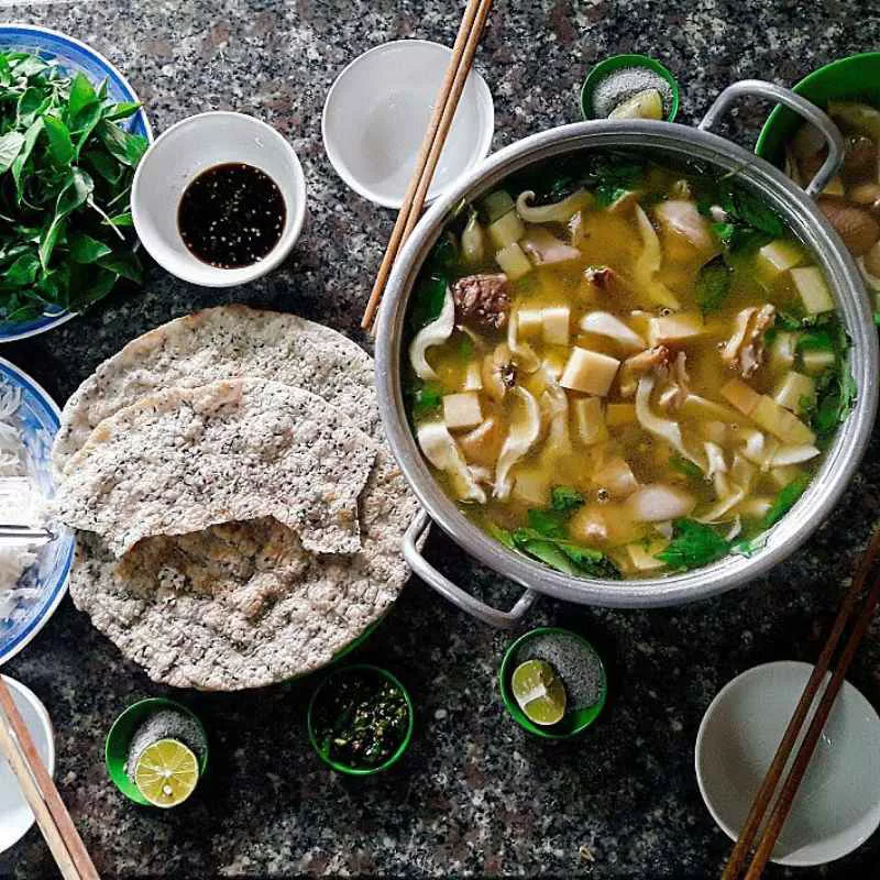 Lẩu gà lá é Đà Lạt Món Lẩu gà lá é ở Đà Lạt