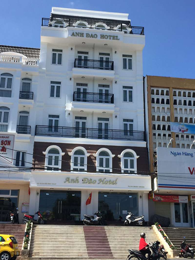 khách sạn gần chợ Anh Đào Hotel ở Đà Lạt Mặt tiền đối diện chợ Đà Lạt của khách sạn Anh Đào Hotel