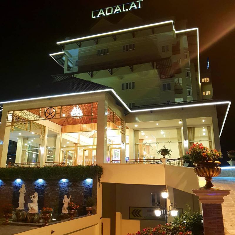 Không gian bên ngoài khách sạn Đà Lạt LADALAT Hotel Không gian bên ngoài của khách sạn Đà Lạt LADALAT