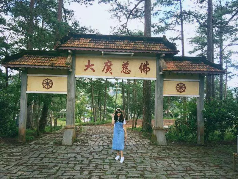 Lối vào của Chùa Tàu-Đà Lạt Lối vào của Chùa Tàu- tp Đà Lạt