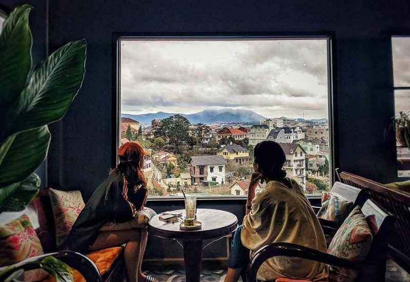 Review Up Coffee Đà Lạt – Quán cafe có view ngắm thành phố cực chill