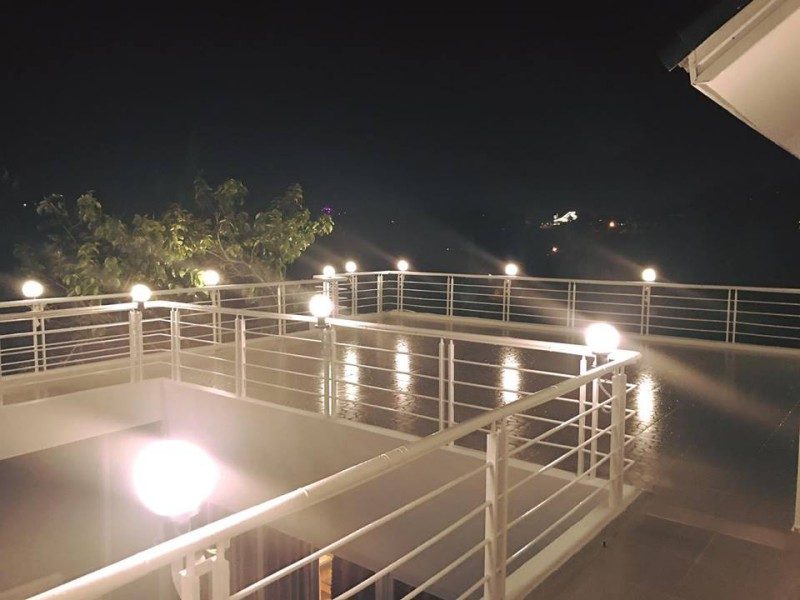 Khung cảnh Sen Villa ở Đà Lạt vào buổi tối