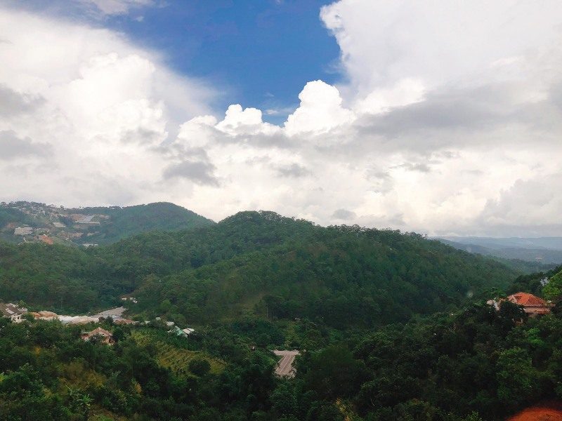 Windy Villa khá cao để có view ngắm ra khung cảnh núi rừng của Đà Lạt