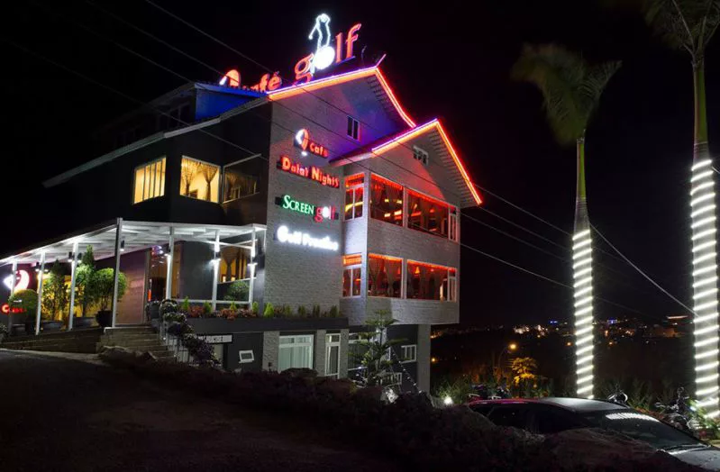 Đà Lạt nights nằm trên vị trí đắc địa có thể nhìn ngắm thành phố ngàn hoa