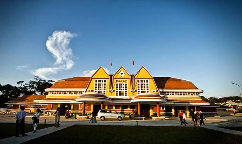 Nhà ga xe lửa Đà Lạt - du lịch Đà Lạt tháng 9 Nhà ga xe lửa lúc Đà Lạt vào thu tháng 9