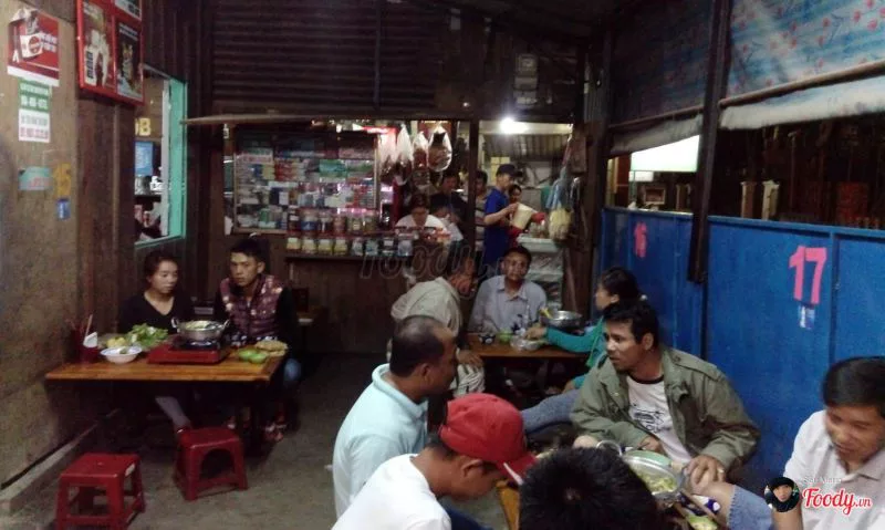 Không gian bên trong quán lẩu bò Ba Toa ở Đà Lạt Không gian bên trong quán lẩu bò Ba Toa ở Đà Lạt
