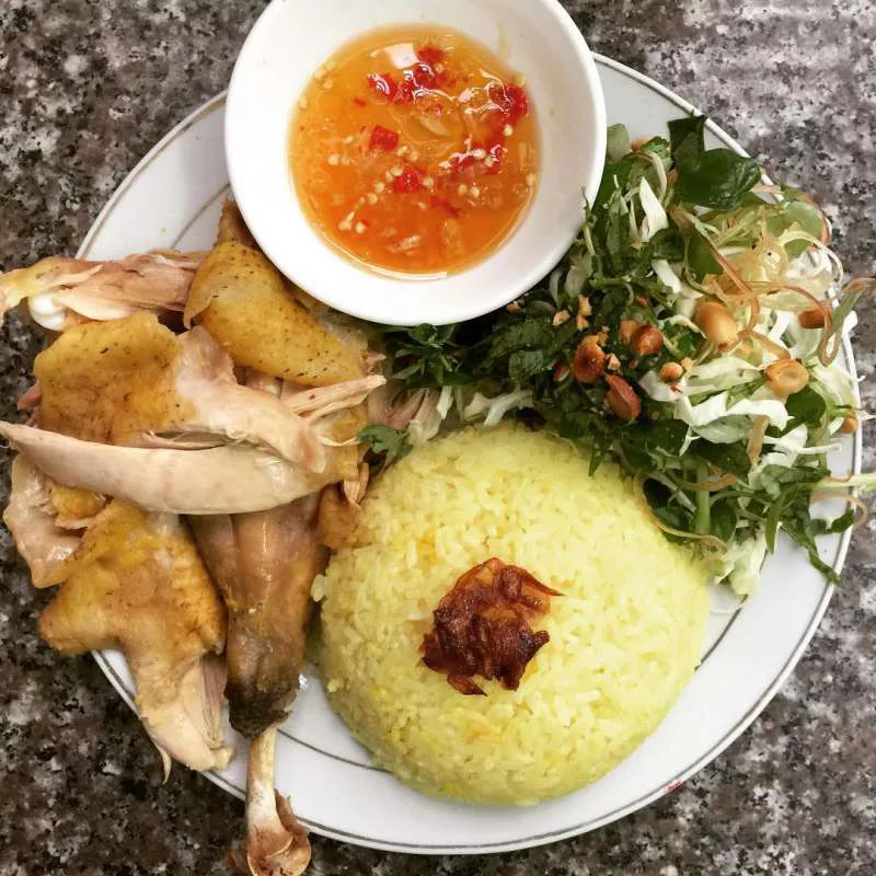 Quán cơm gà Sơn Kỳ Đà Lạt Quán cơm gà Hoàng Diệu khá rẻ và ngon