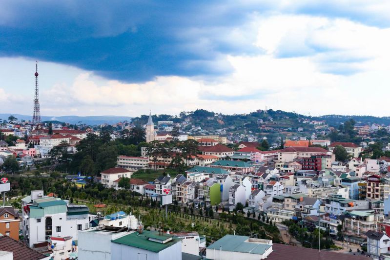 Hình ảnh khách sạn Iris 3 sao gần chợ Đà Lạt View ngắm thành phố Đà Lạt từ khách sạn Iris 3 sao