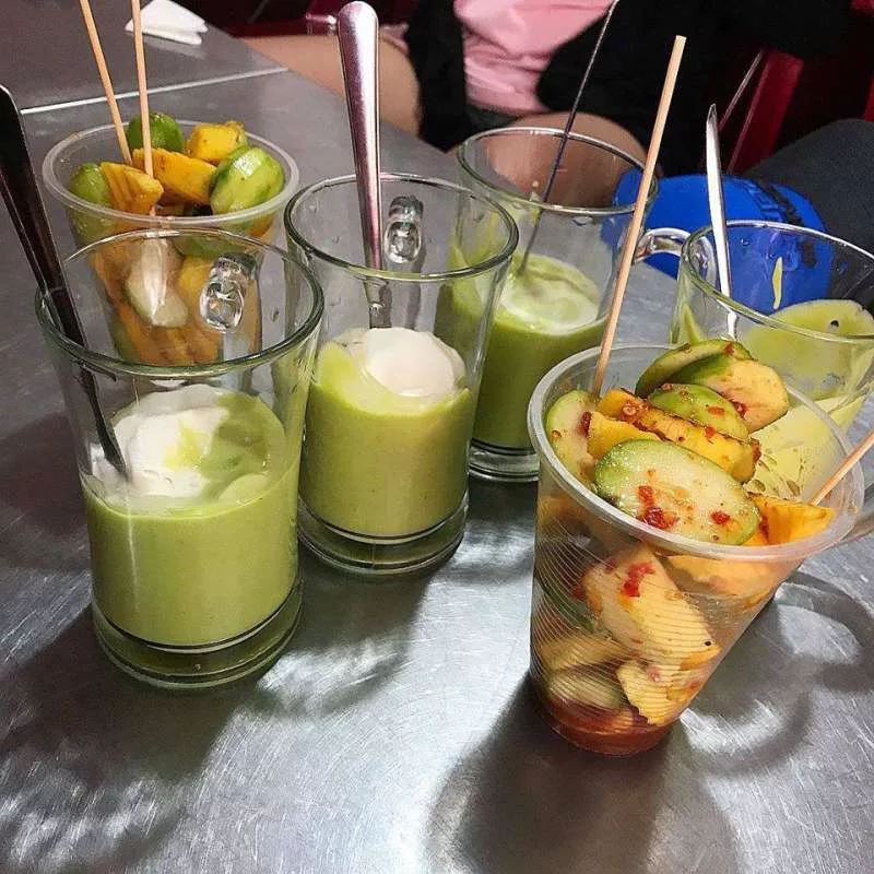 Kem bơ và cốc xoài ổi ở quán Nari Đà Lạt Kem bơ ở quán Nari Đà Lạt