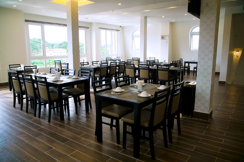 Phòng ăn của nhà hàng ở khách sạn Minh Chiến Phòng họp Minh Chiến Hotel