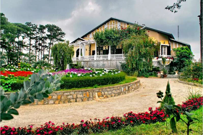 Khung cảnh bên trong Dalat Cadasa Resort Đà Lạt