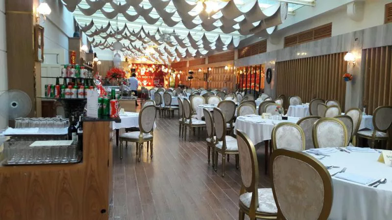 Nhà hàng Le Café De La Poste của khách sạn Du Parc Đà Lạt