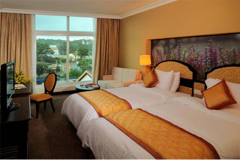 Một phòng nghỉ tại Nhà hàng tại Khách sạn La Sapinette Hotel Đà Lạt