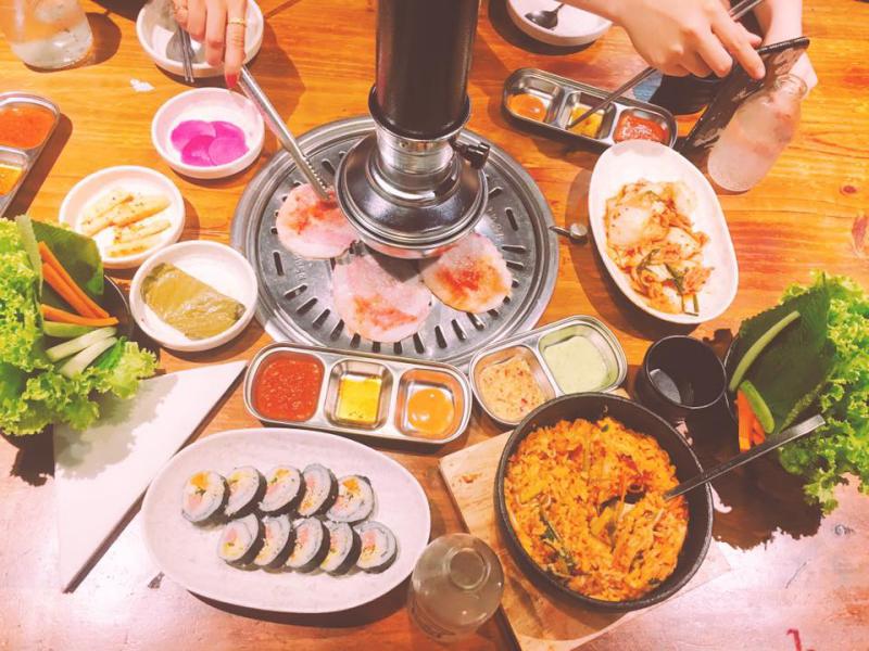 Đồ ăn tại quán nhậu Hàn Quốc Fungi Chingu ở Đà Lạt
