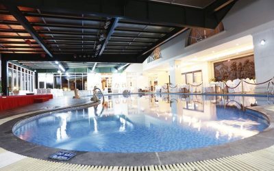 Hồ bơi và sân tenis ở khách sạn Sài Gòn Hotel Đà Lạt