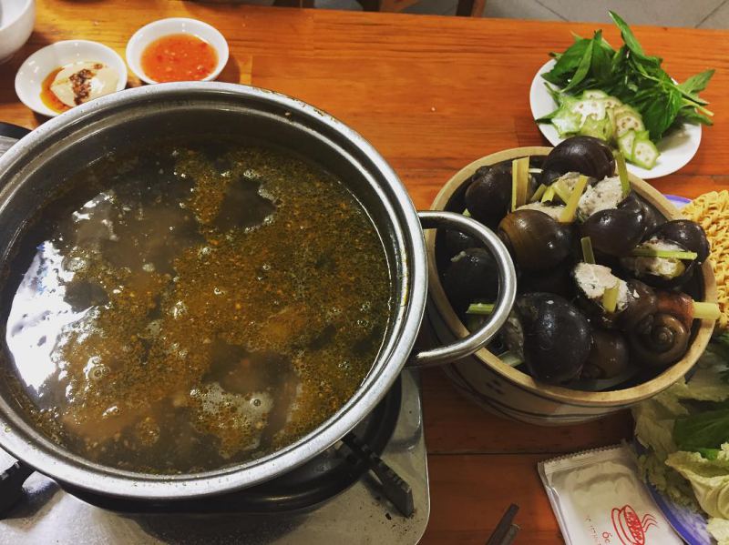 Món nhậu Lẩu đuôi bò Ốc nhồi thịt 33 ở Đà Lạt