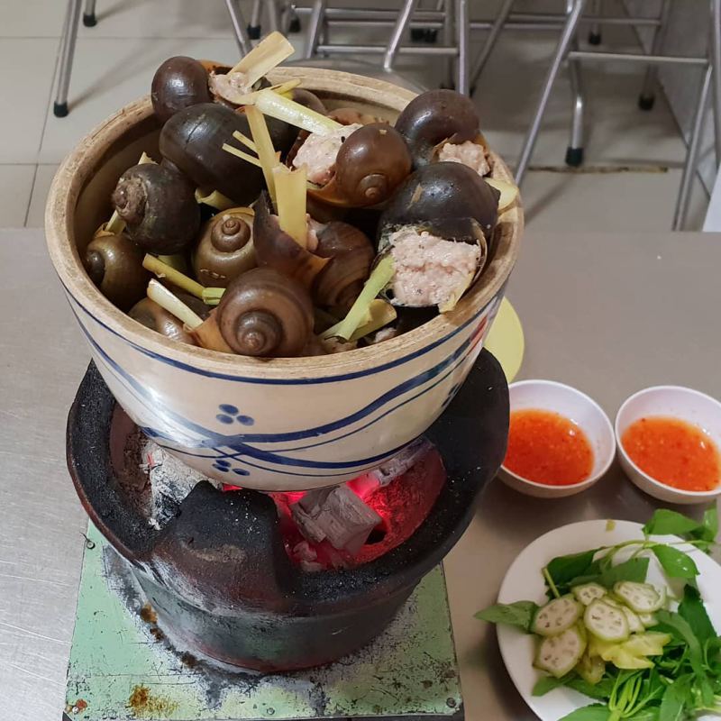Món nhậu Ốc nhồi thịt 33 ở Đà Lạt