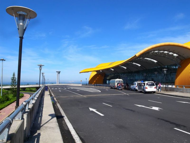 Xe ô tô du lịch đưa đón tại sân bay Liên Khương Đà Lạt Xe đưa đón tại sân bay Liên Khương ở Đà Lạt