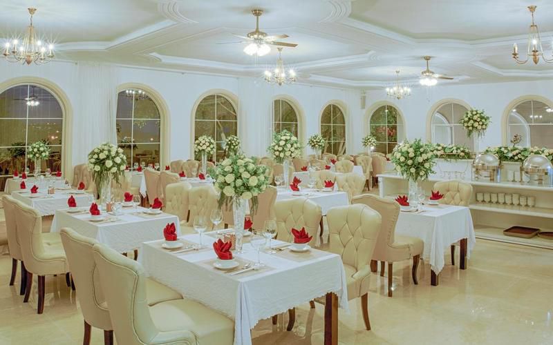 Nhà hàng sang trọng của Biệt Thự 3 sao La Vie En Rose Đà Lạt