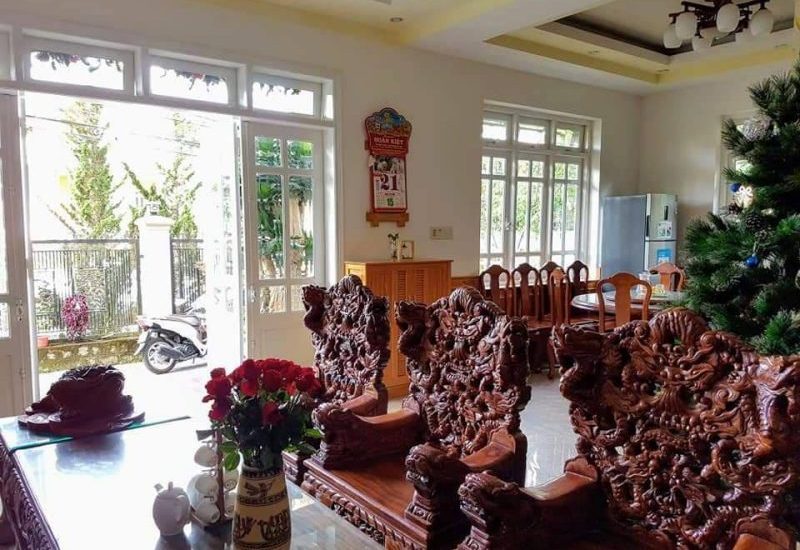 Phòng khách sang trongjv à trang nhã bên trong villa