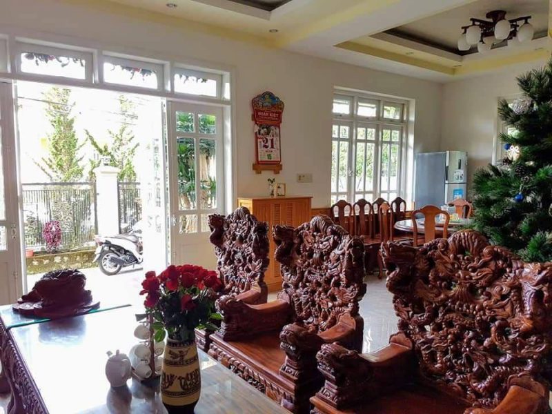 Phòng khách sang trongjv à trang nhã bên trong villa