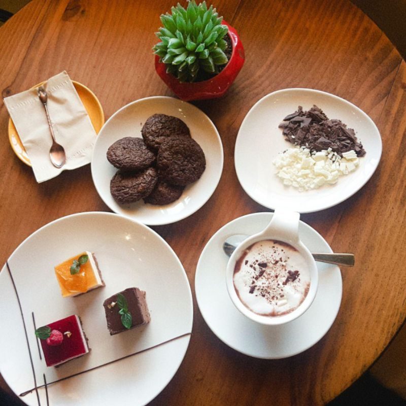 The Choco cafe với bánh ngon, đẹp mắt