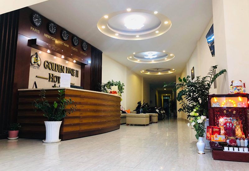 Khách sạn thông vàng 2 trung tâm giá phòng