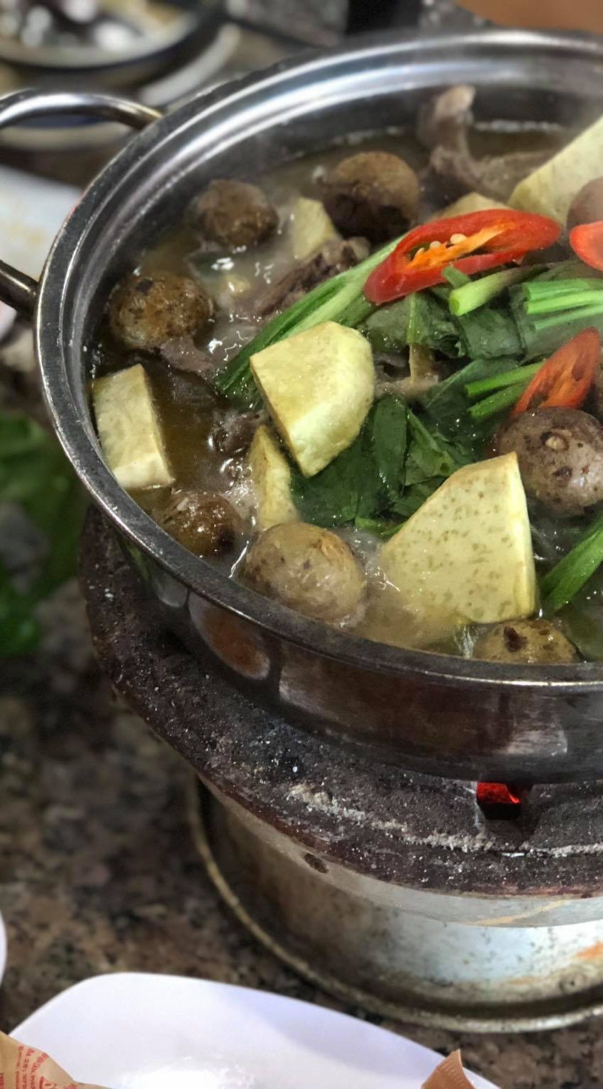 Lẩu vịt om sấu - Món ngon không thể bỏ qua ở Làng Chài Đà Lạt