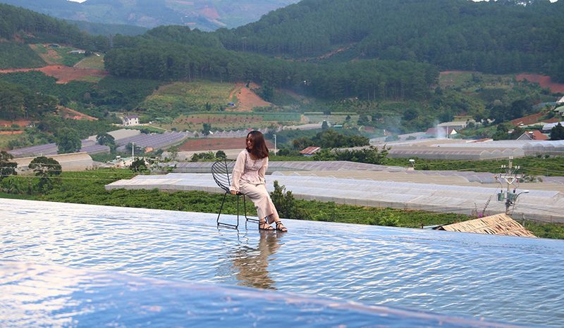 hồ bơi trên mây