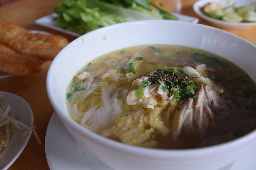 Quán phở 65 Đà Lạt vô cùng thơm ngon nhờ giữ được hương vị phở Thìn chính gốc. Nhờ công thức gia truyền của phở Thìn, quán phở 65 Đà Lạt vô cùng thơm ngon.