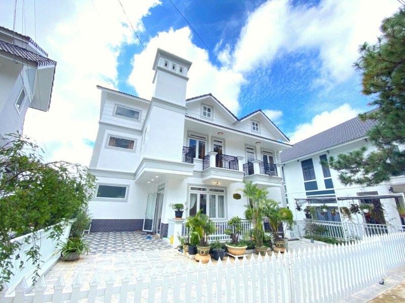 Villa Nam Hồ Đà Lạt