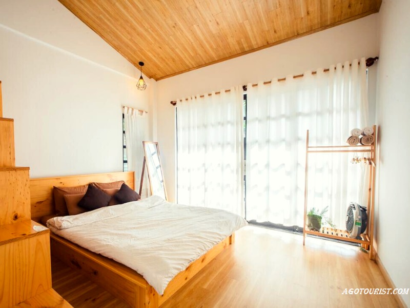 Không gian phòng ngủ lãng mạn tại homestay Chái Bơ