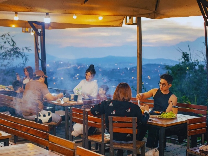 quán ăn Đà Lạt view ngắm đồi núi đẹp