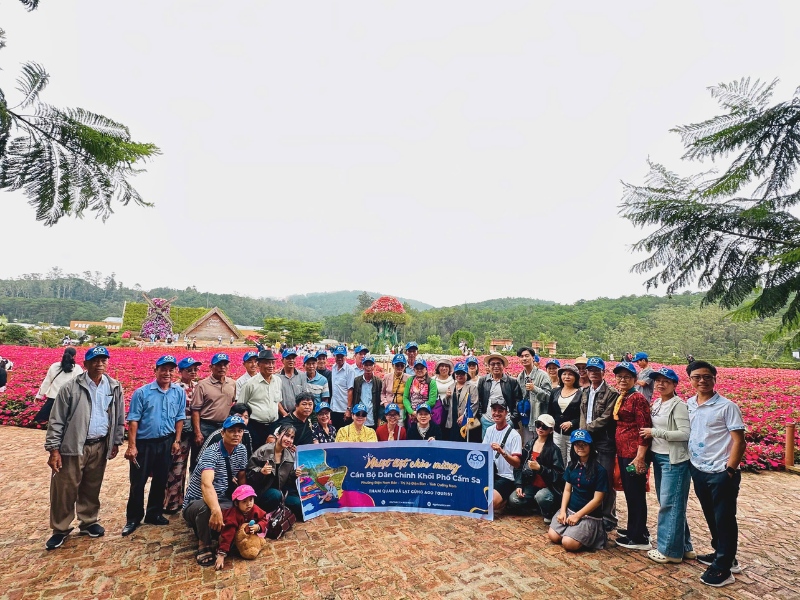Đoàn đến tham quan Fresh Garden trong tour Đà Lạt 4 ngày 3 đêm